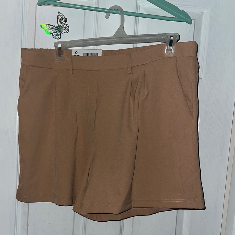 32 Degrees Tan Bermuda Shorts Lightweight Casual Design